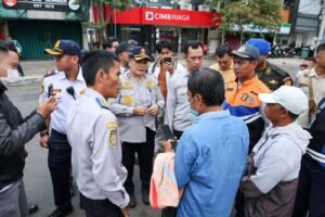 Penerapan Parkir Non-Tunai, Wali Kota Eri Tegaskan Jukir Menolak Aktivasi Rekening Akan Diganti